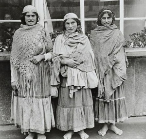 "Zigeunerinnen" im Warschauer Ghetto Photographie Warschau, 1941-1943 DHM, Berlin Schönstein 1929